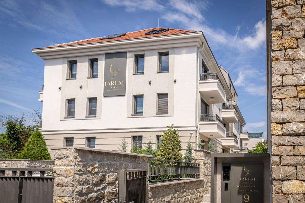 Hotel Larum ****